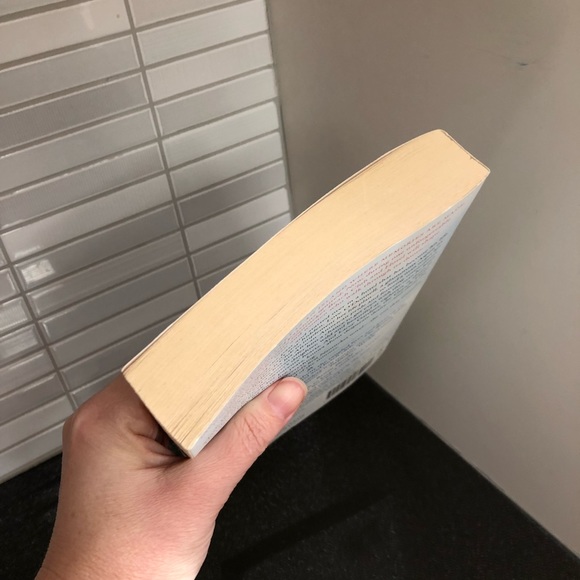 π 3/$18 The Beach Club by Elin Hilderbrand book - Picture 7 of 7